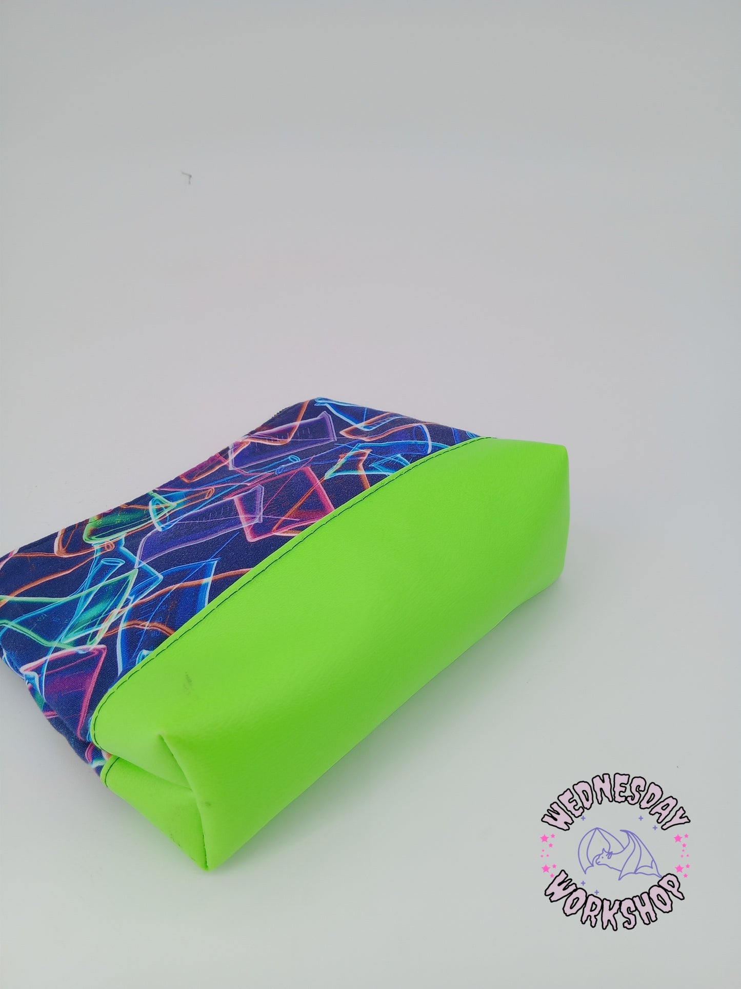 beakers boxy pouch