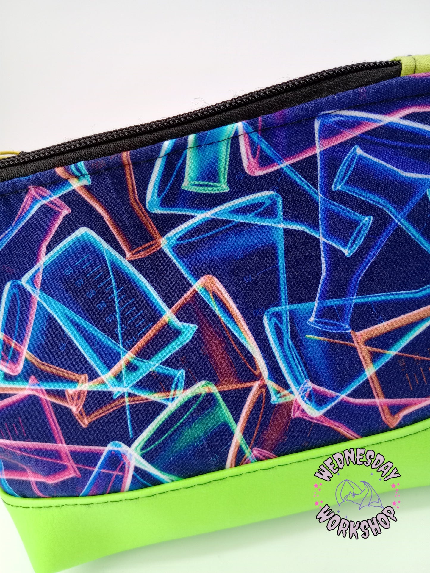 beakers boxy pouch