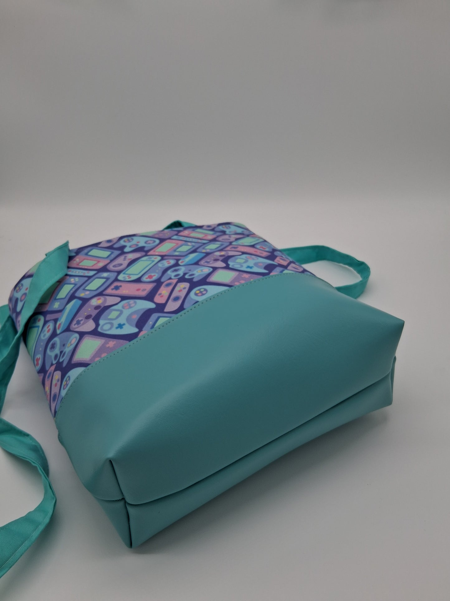 old school controllers v. 1 large zippered tote