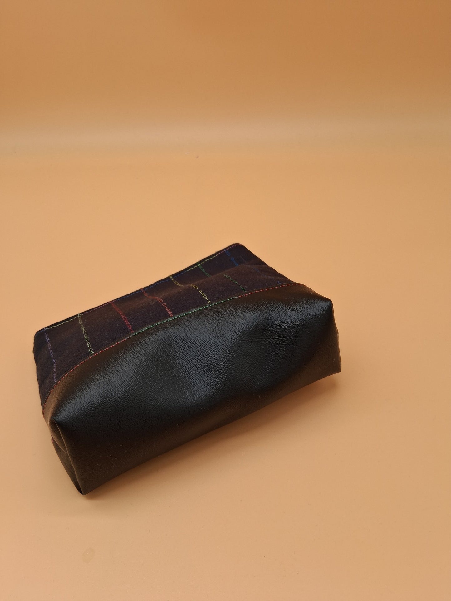 resist v. 2 boxy pouch