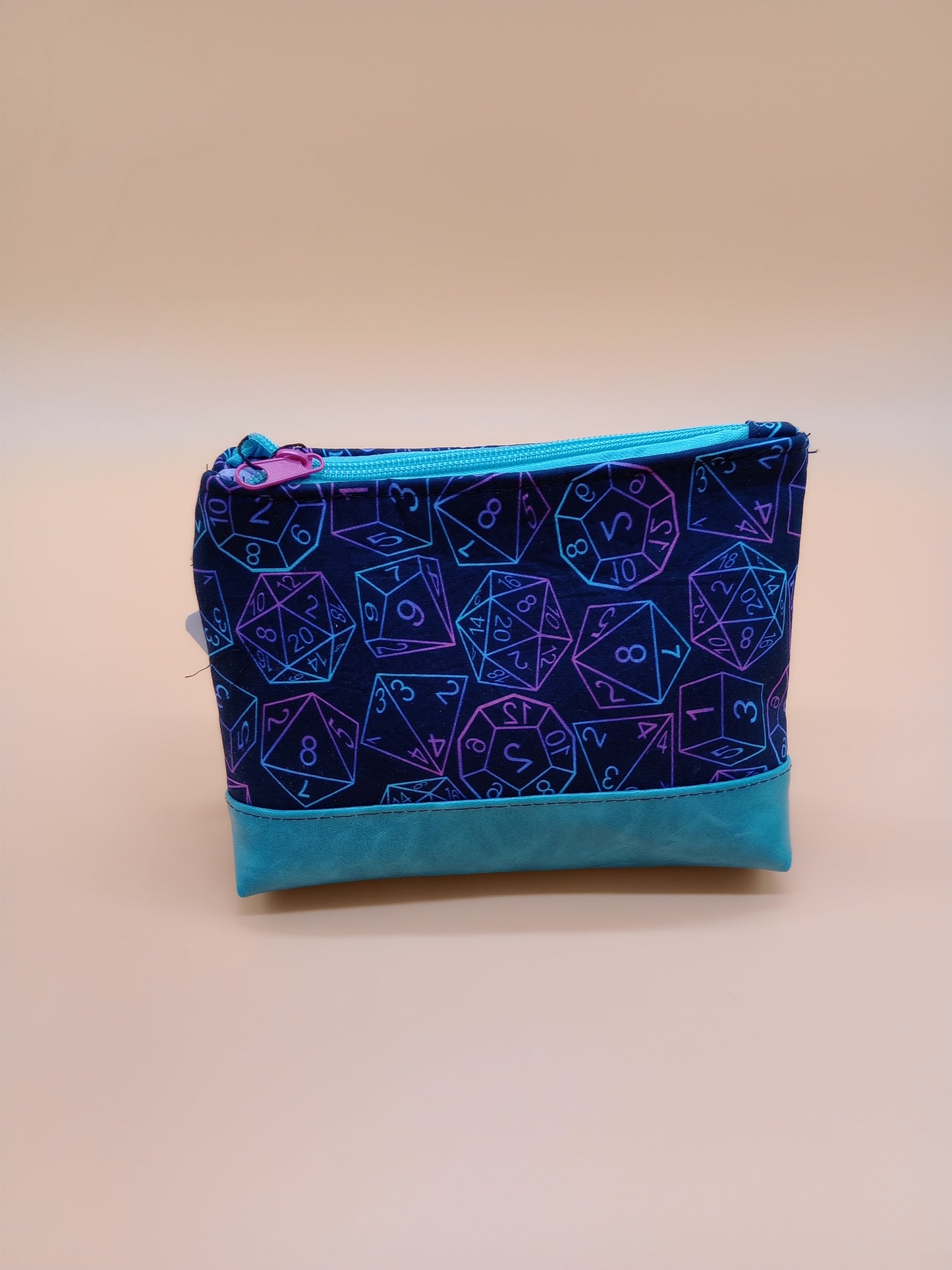 gradient dice v. 11 boxy pouch