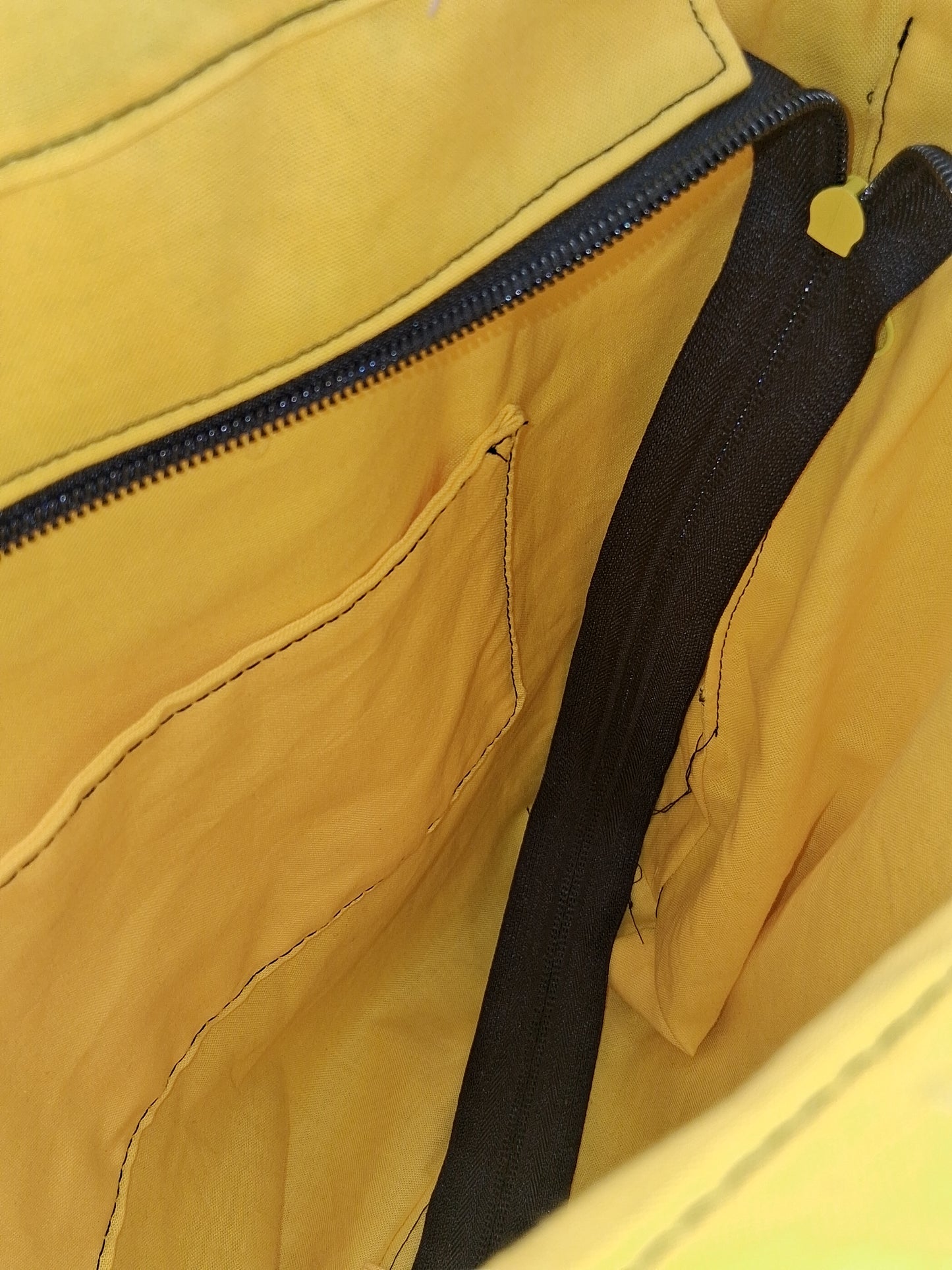 lemon sharks v. 1 large zippered tote