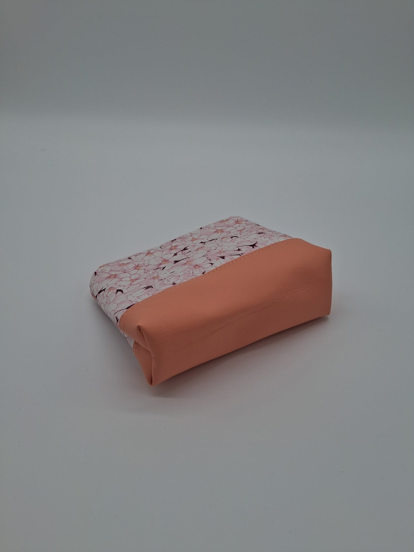 sakura v. 6 boxy pouch