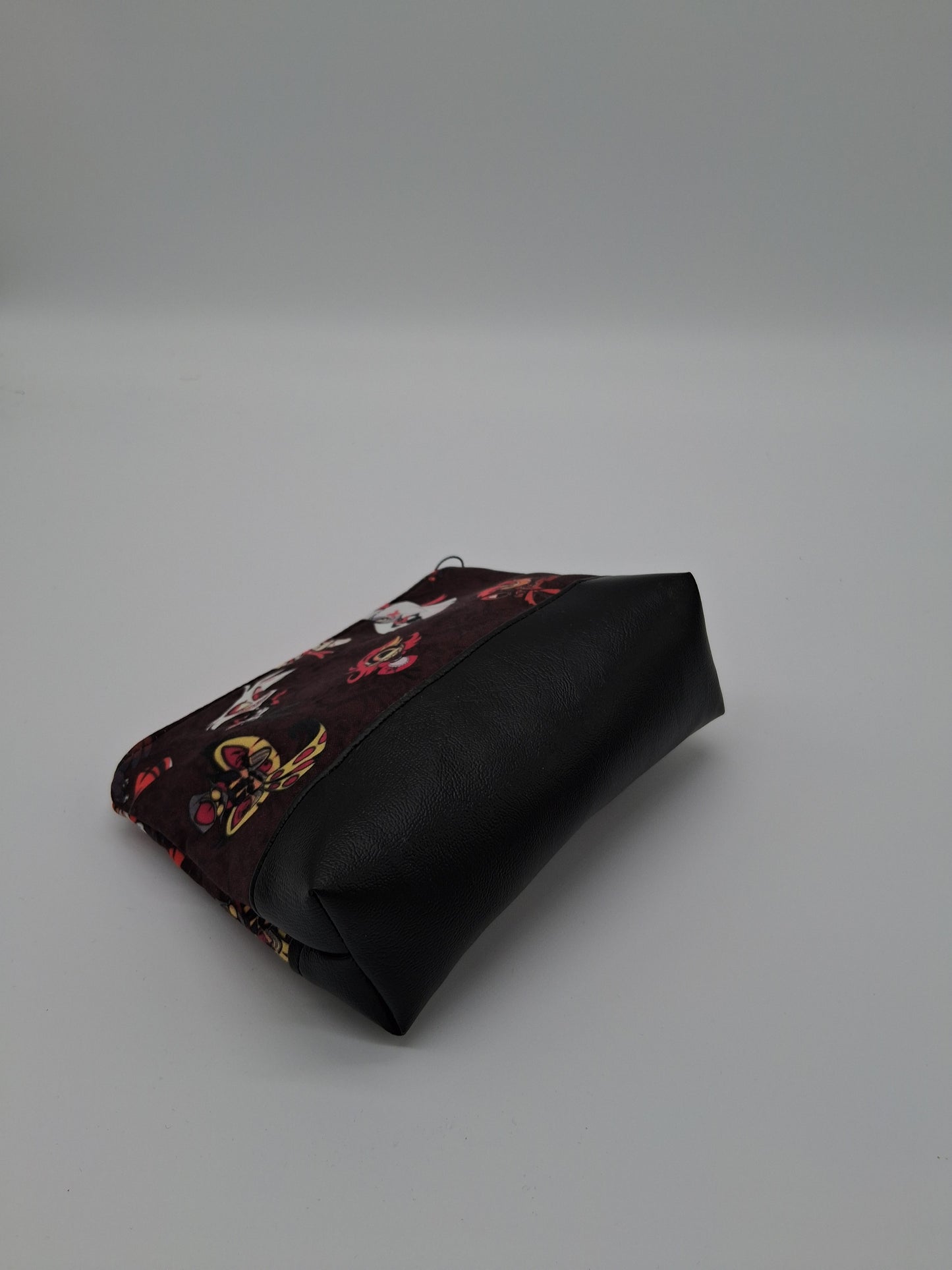hasbeen hostel v. 2 boxy pouch