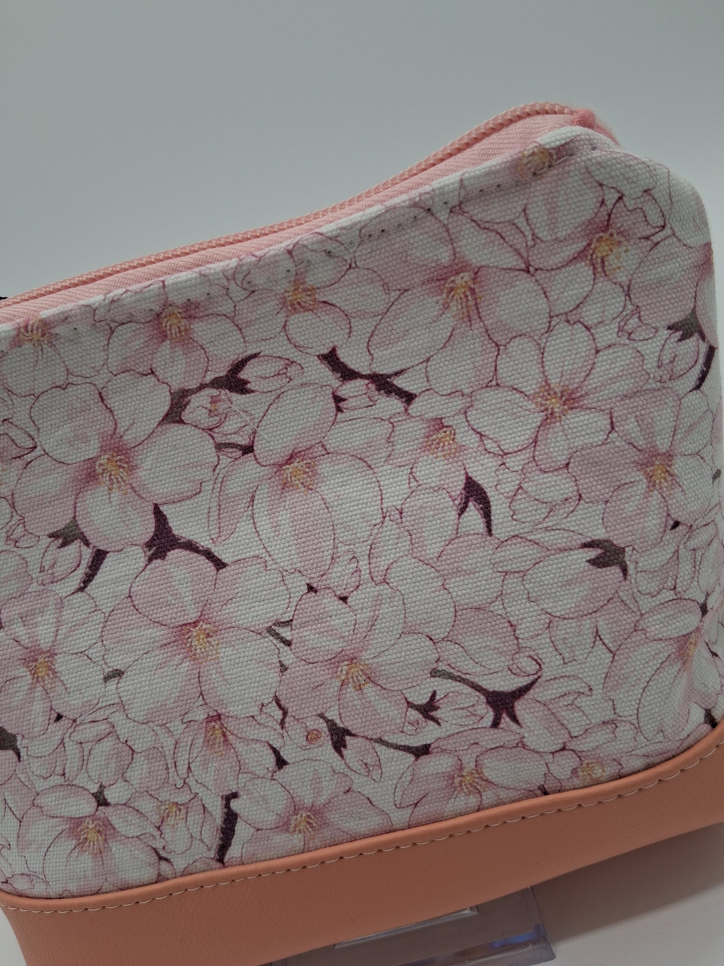 sakura v. 6 boxy pouch