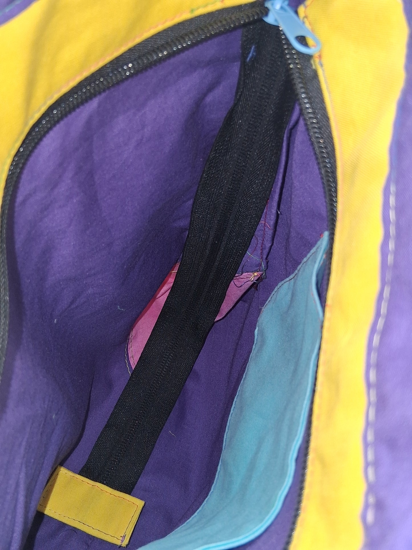 identiTEAs v. 1 large zippered tote