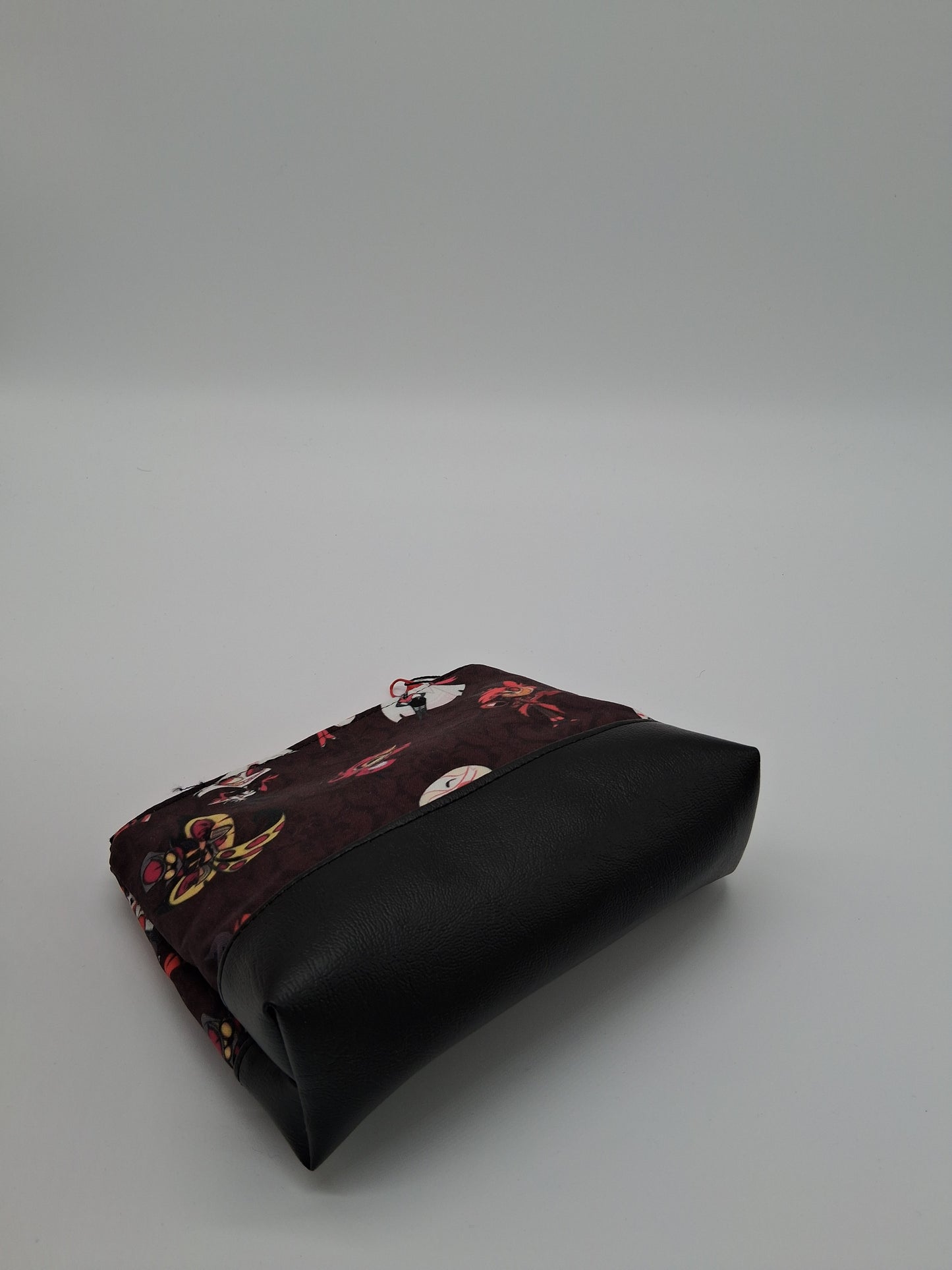 hasbeen hostel v. 3 boxy pouch