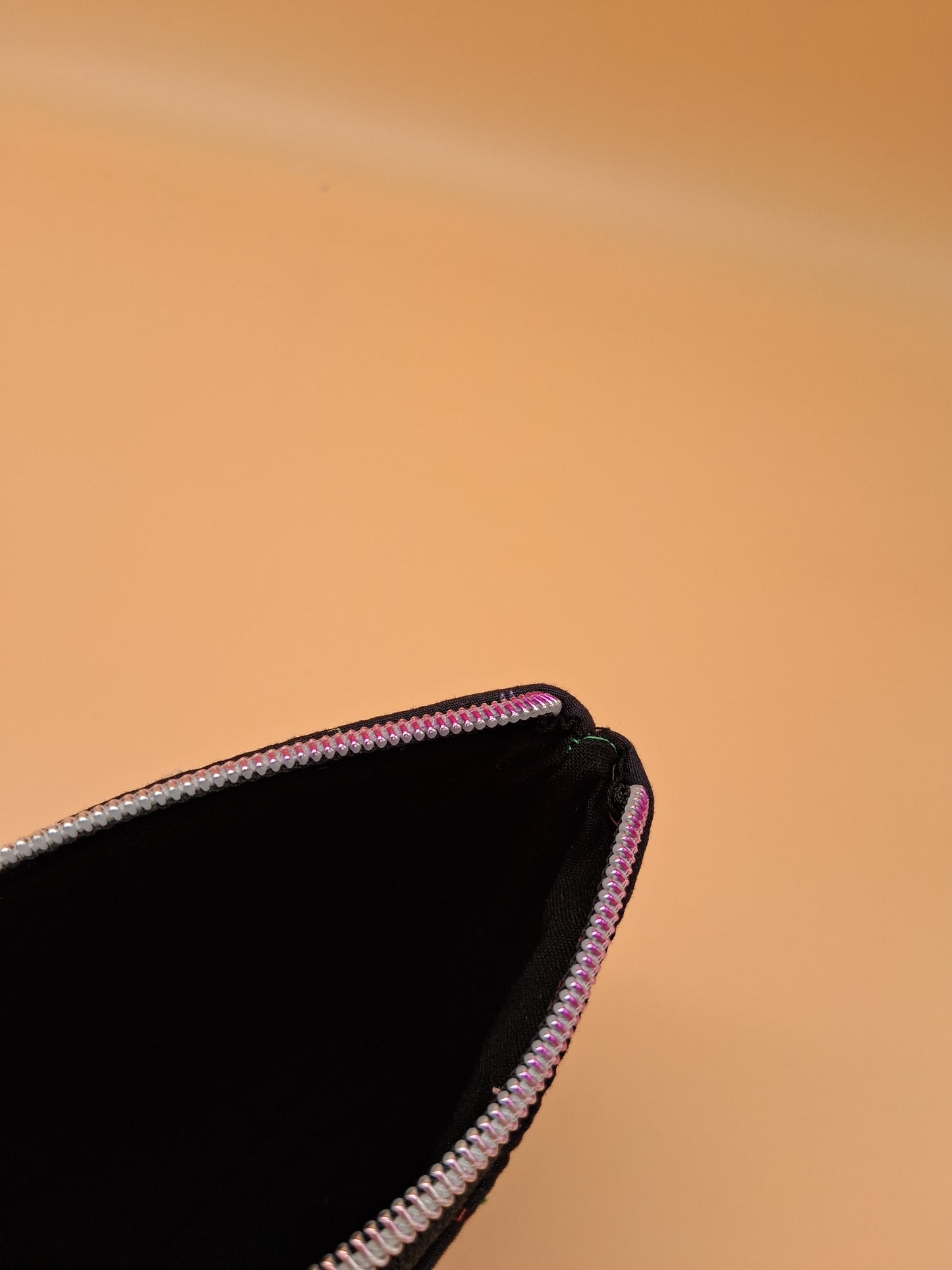 resist v. 2 boxy pouch