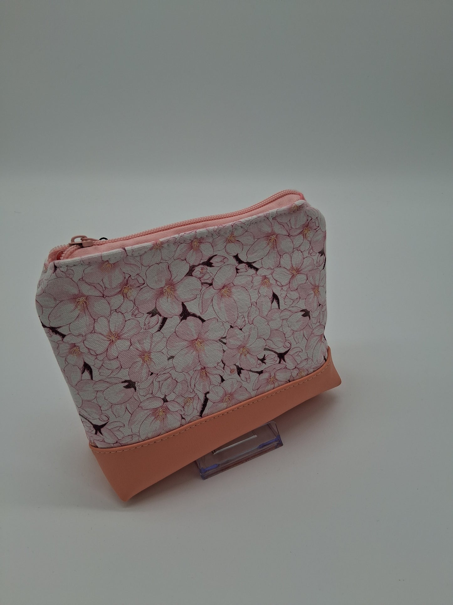 sakura v. 6 boxy pouch