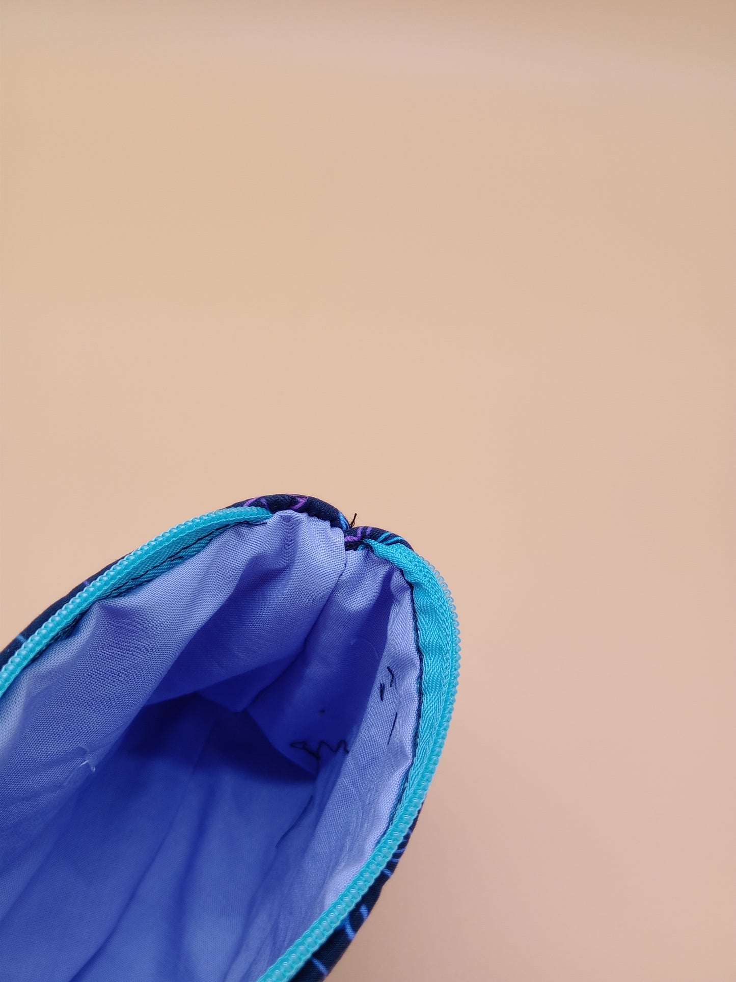 gradient dice v. 11 boxy pouch