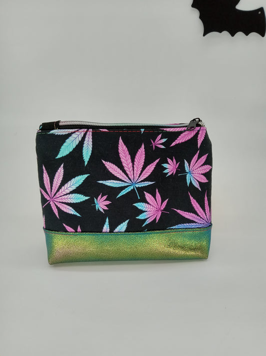 gradient leaf v. 3 boxy pouch