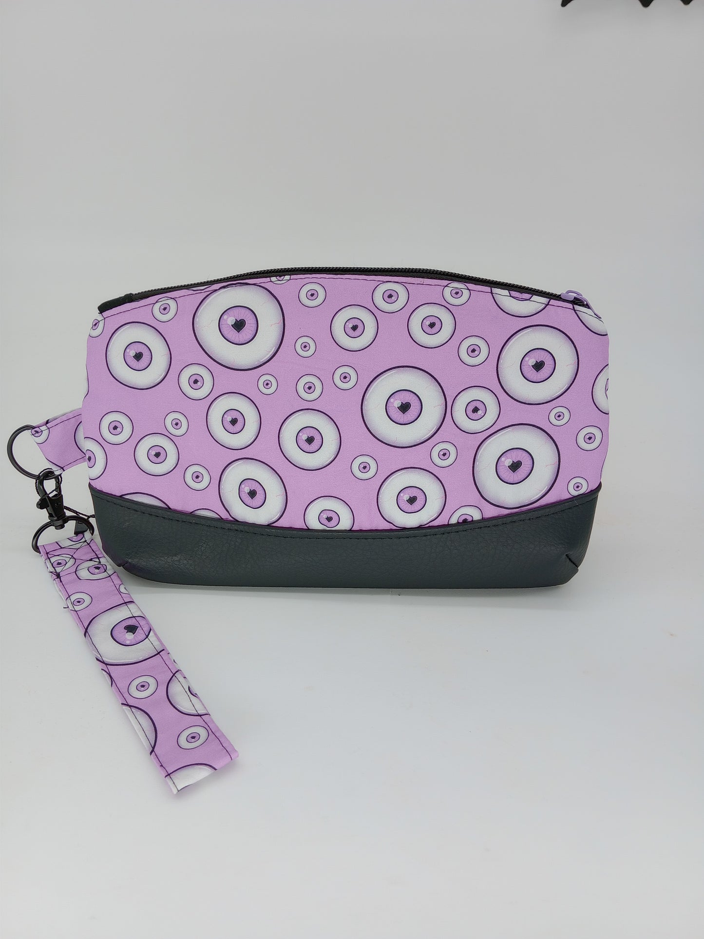 heart eyes v. 2 Clematis wristlet