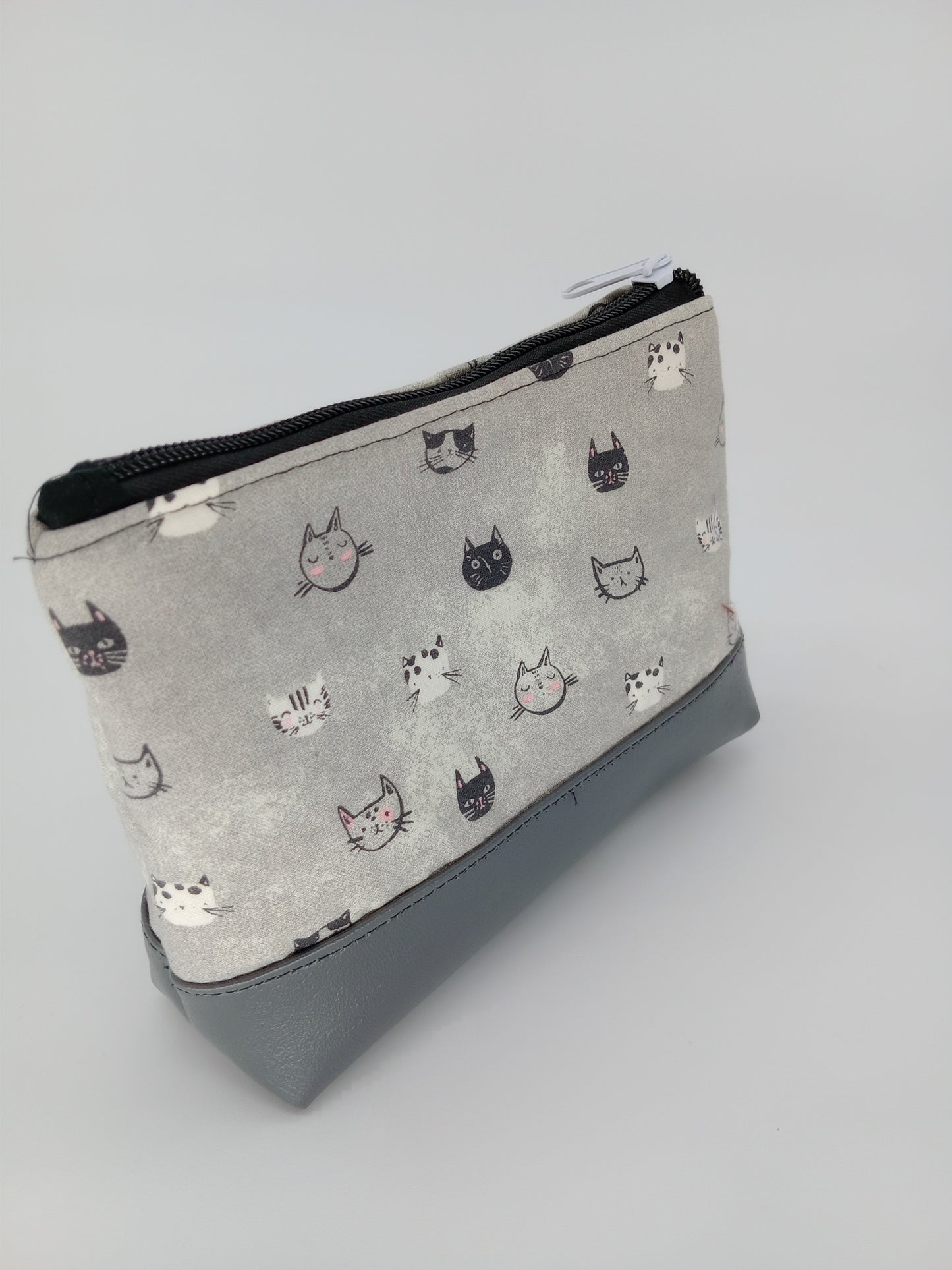 BW cats v. 2 boxy pouch