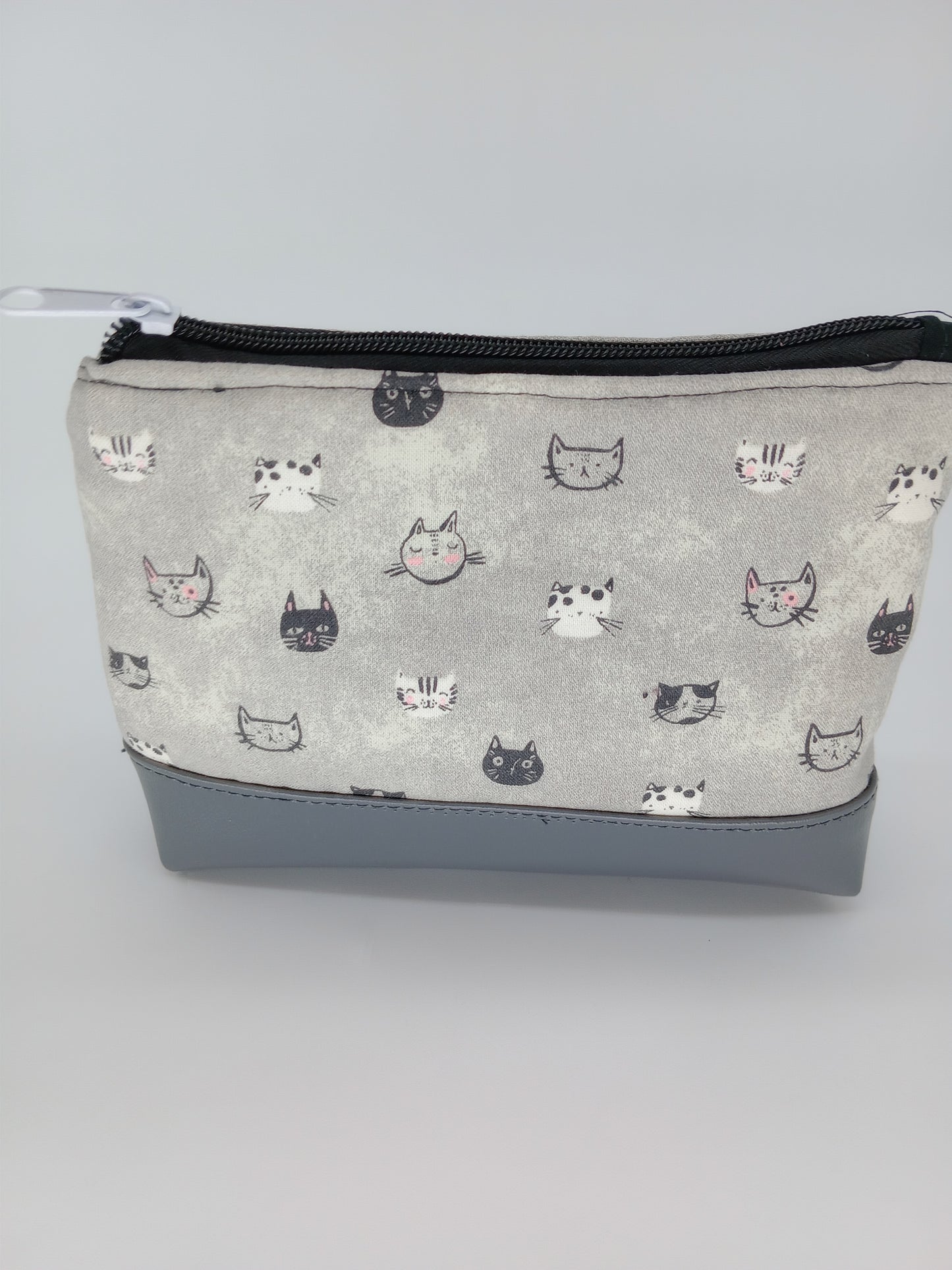 BW cats v. 2 boxy pouch