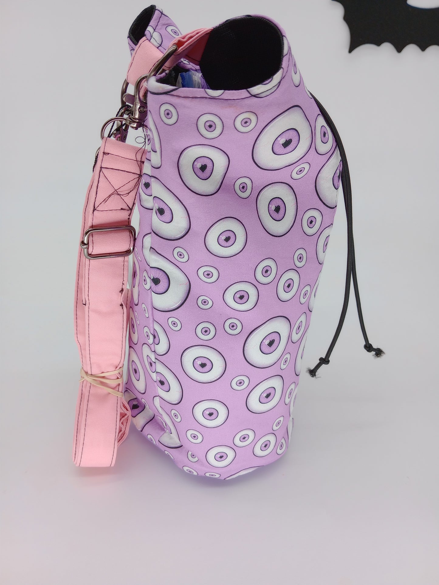 heart eyes Hyacinth water bottle carrier