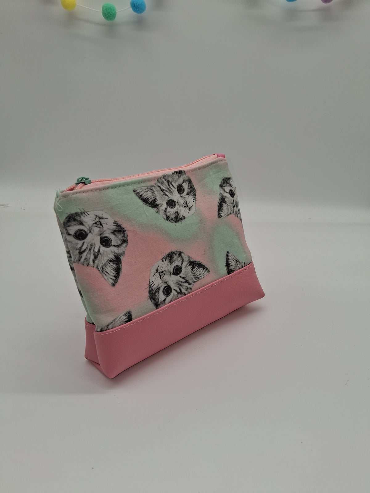 tossed kitties v. 2 boxy pouch