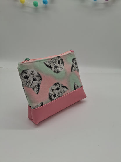 tossed kitties v. 2 boxy pouch