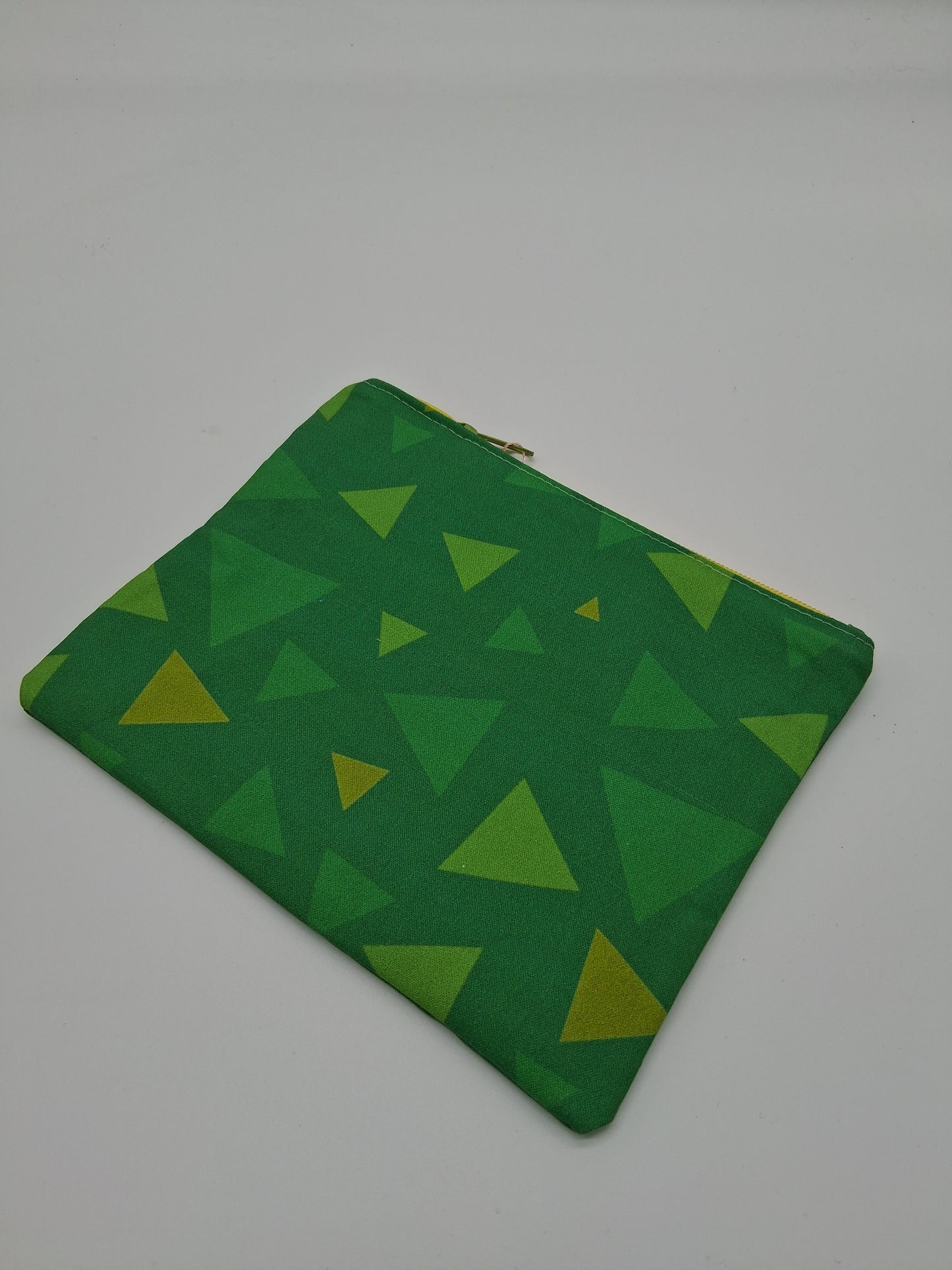 triangle grass v. 2 flat zipper pouch