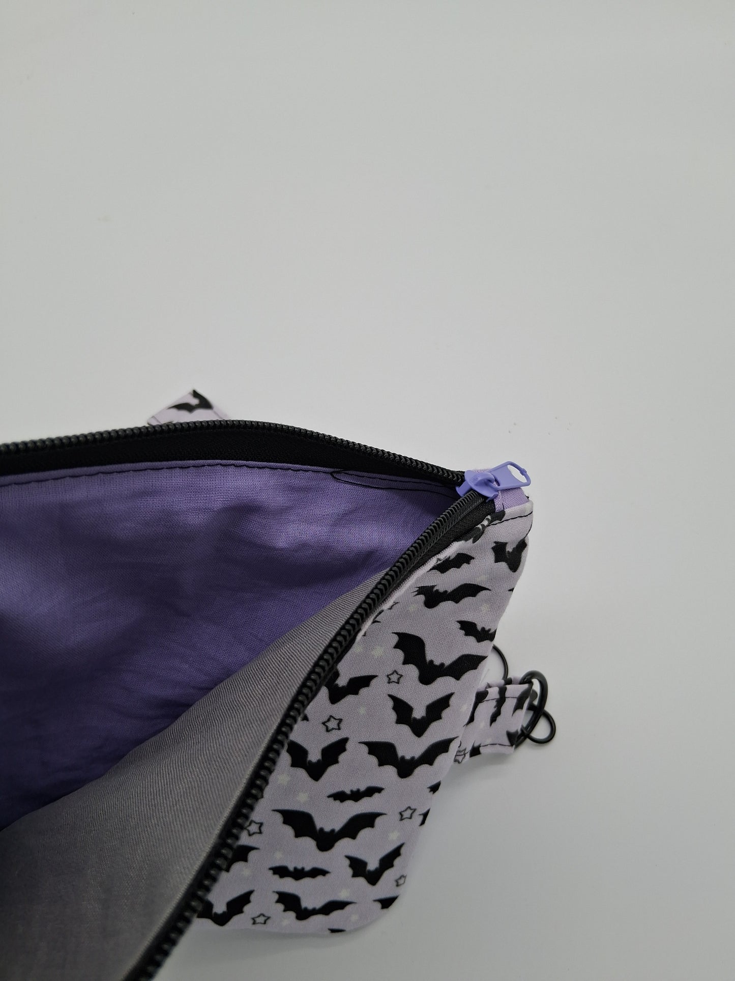 frikkin' bats v. 2 zippy clutch