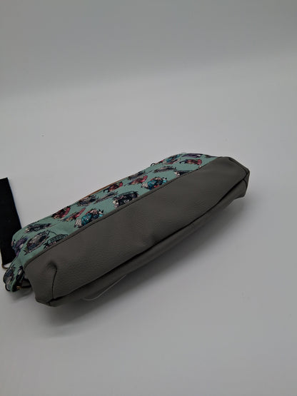 critical classes v. 1 Clematis wristlet