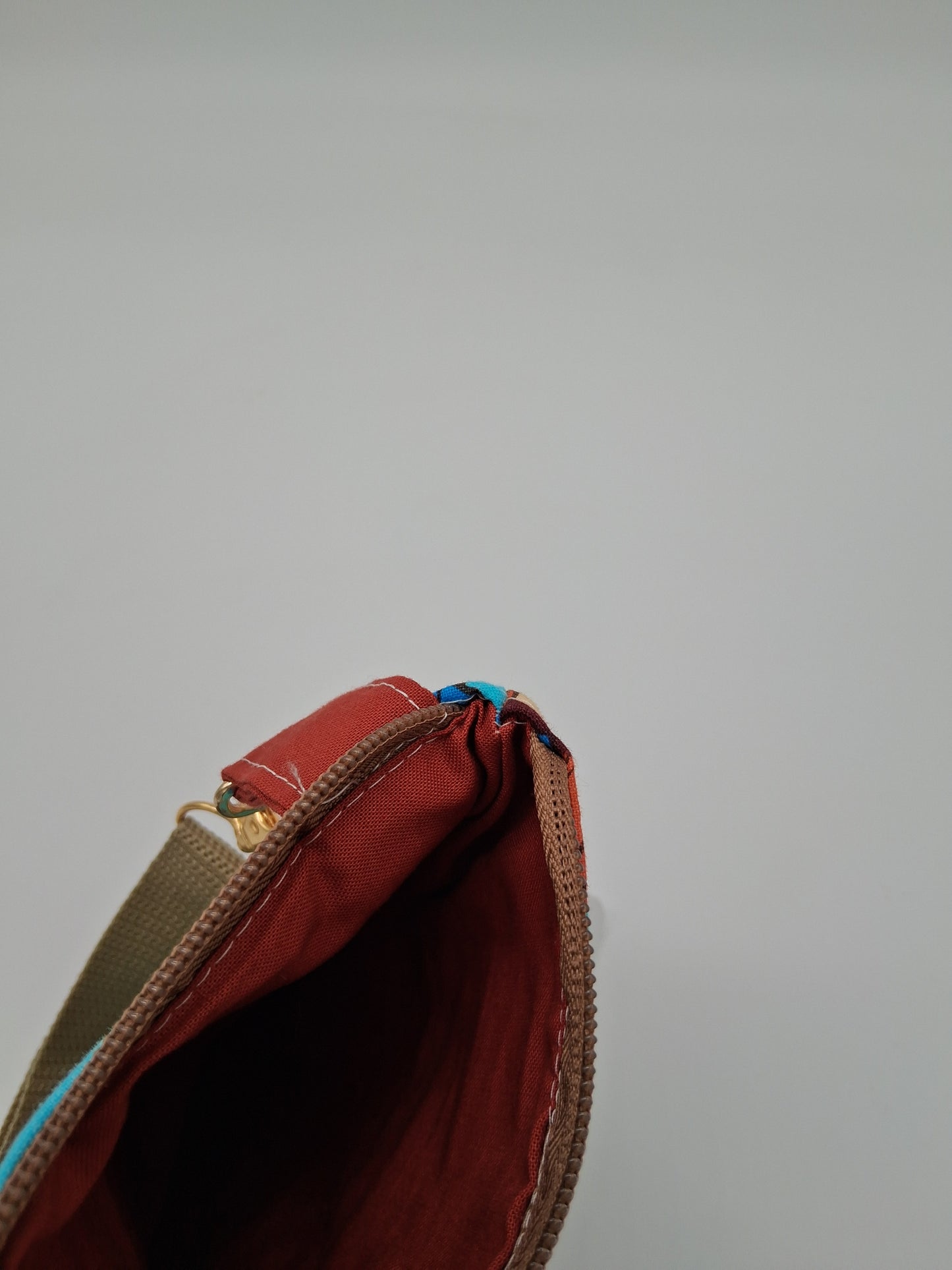 hunky hero v. 2 Lobelia mini crossbody