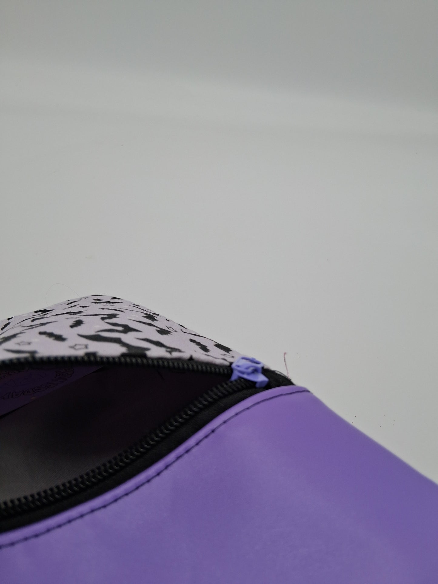 frikkin' bats v. 2 zippy clutch