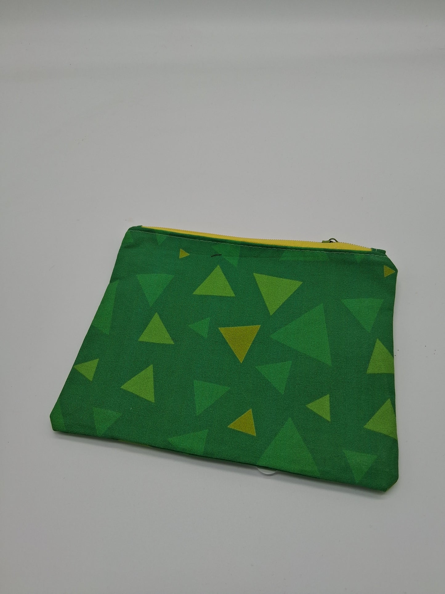 triangle grass v. 2 flat zipper pouch