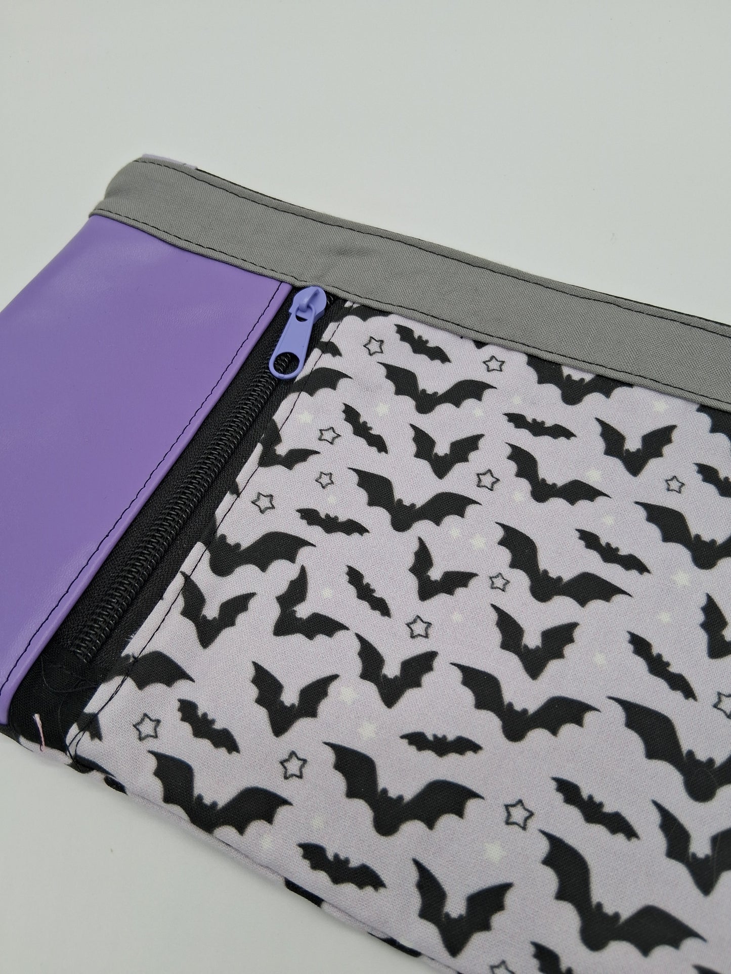 frikkin' bats v. 2 zippy clutch