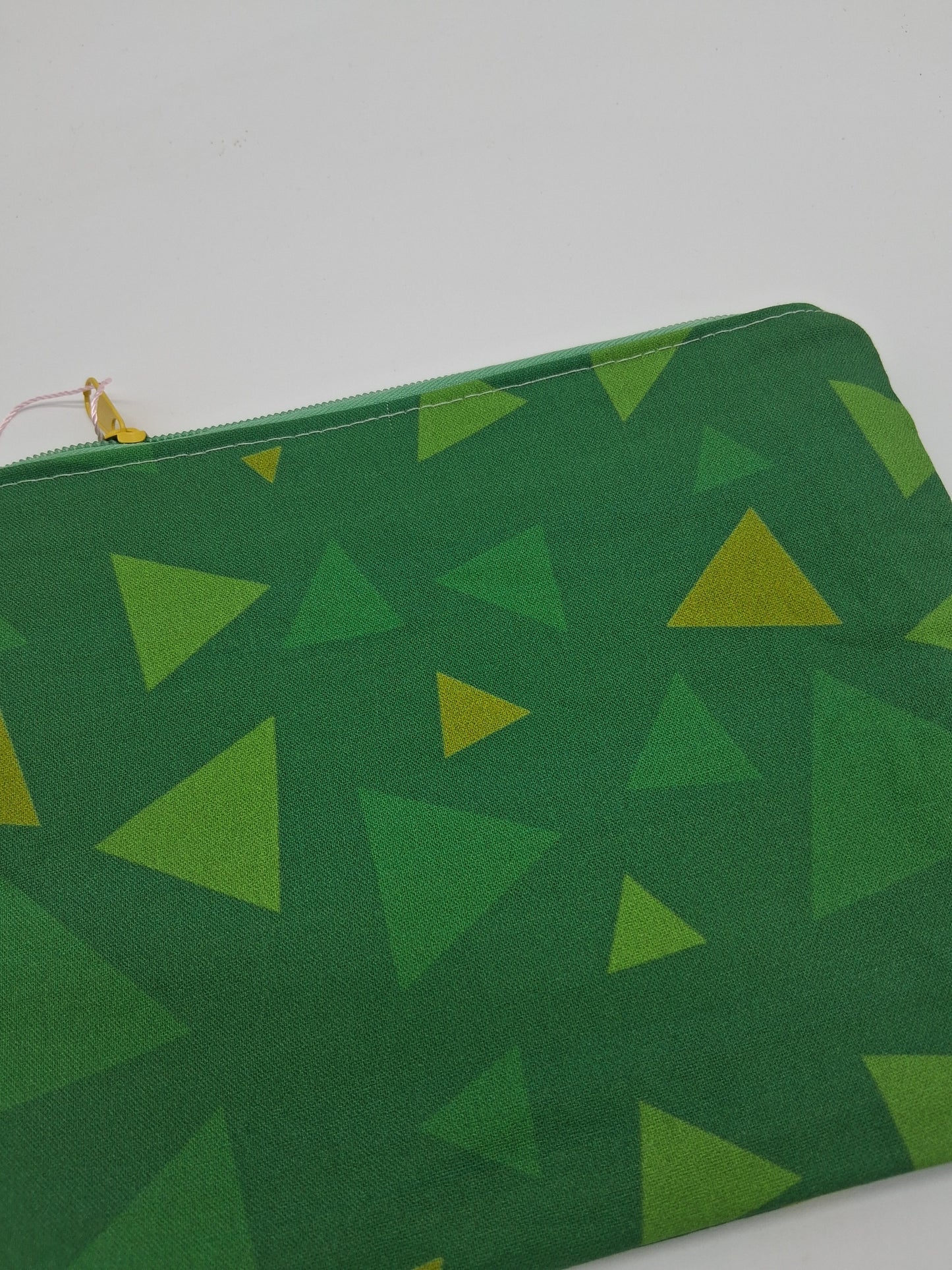 triangle grass v. 1 flat zipper pouch