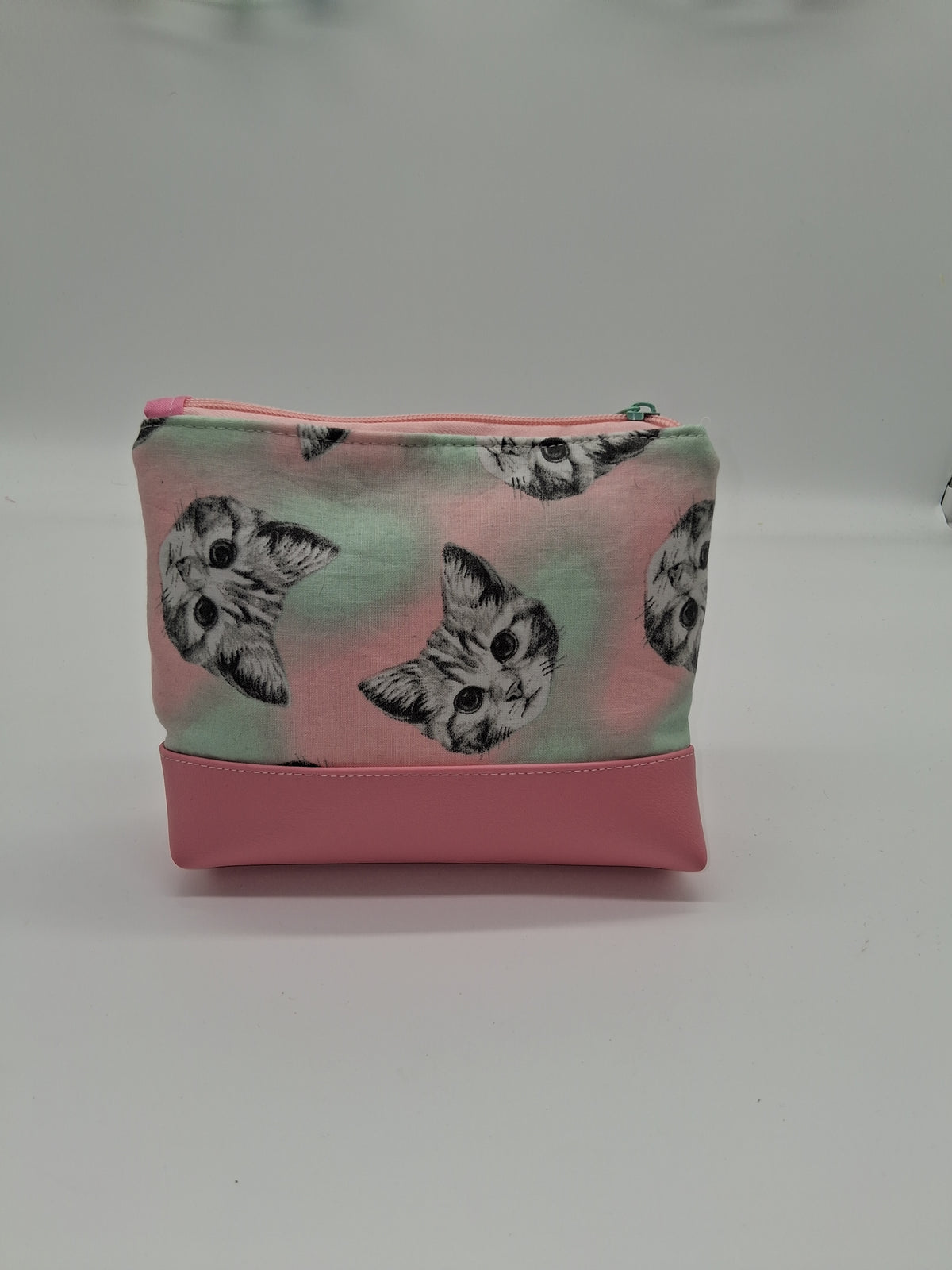 tossed kitties v. 2 boxy pouch