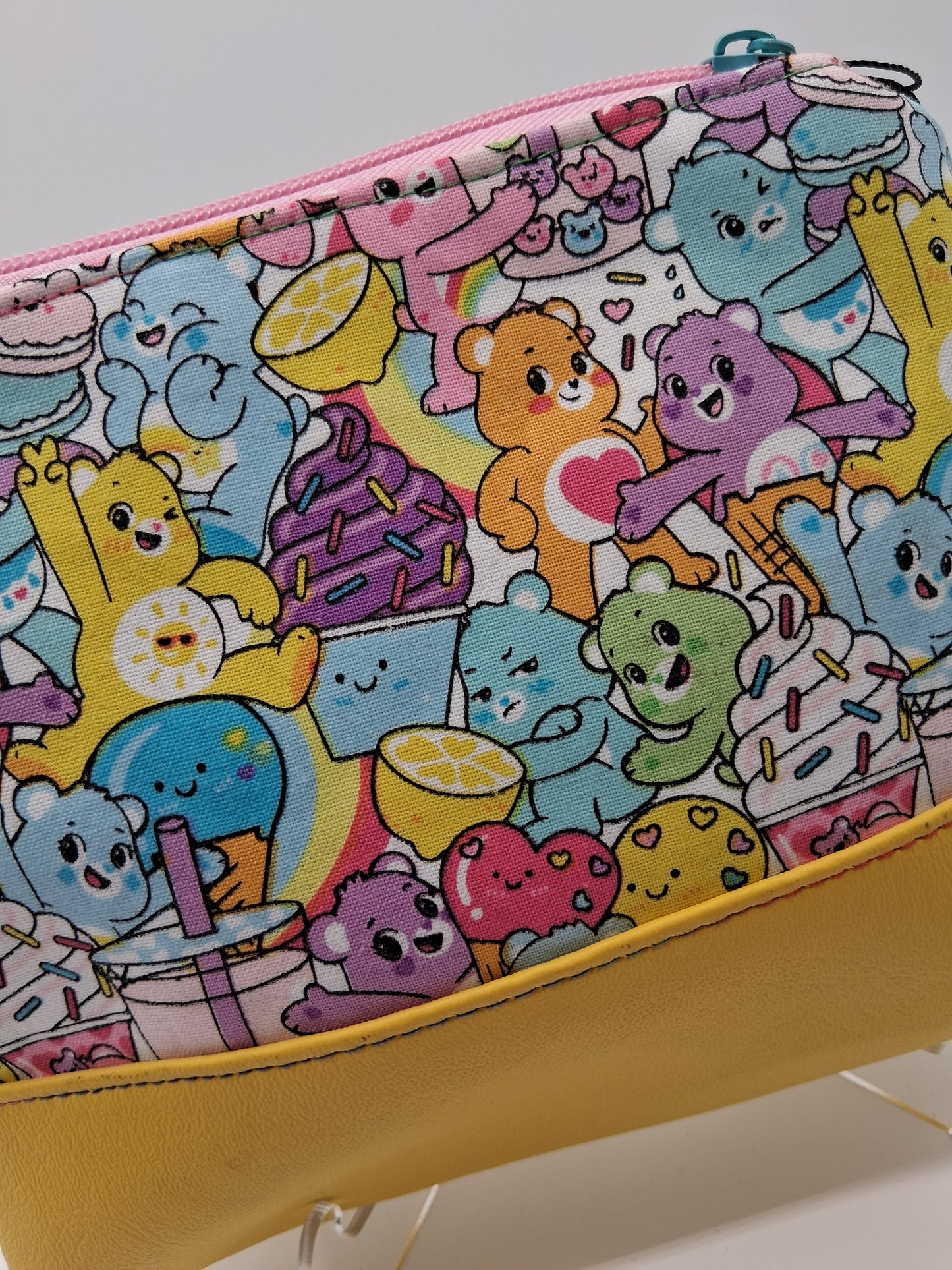 sharing desserts v. 4 boxy pouch