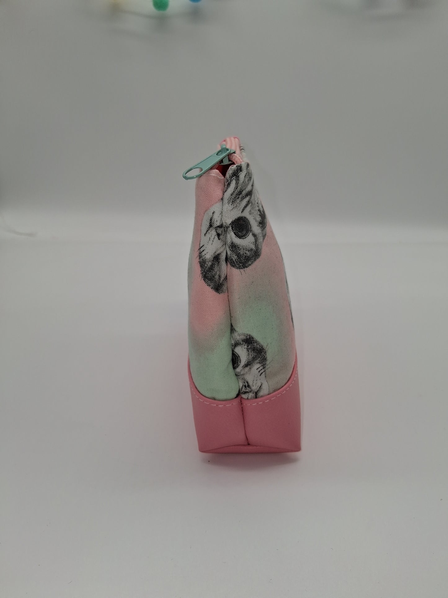 tossed kitties v. 1 boxy pouch