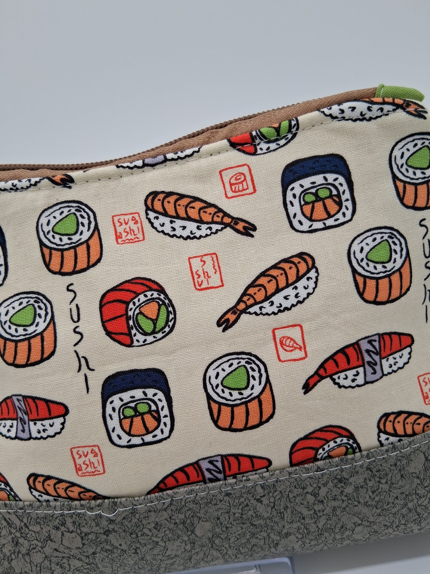classic sushi v. 8 boxy pouch