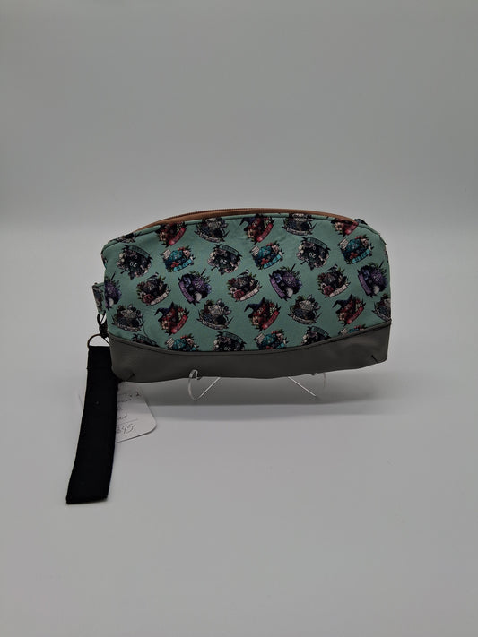 critical classes v. 1 Clematis wristlet