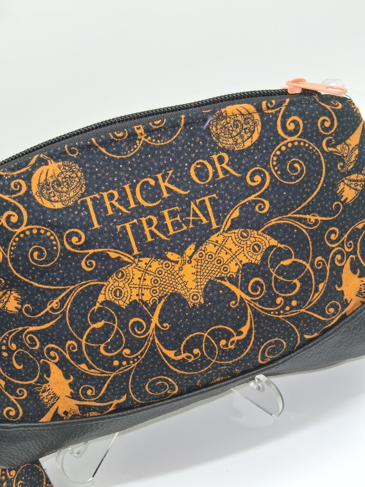 gold glitter tot v. 1 Clematis wristlet